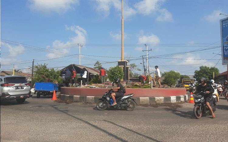Bukan Dikecilkan, Dinas PUPR Kotim Sebut Bundaran Tidar Dibongkar Total