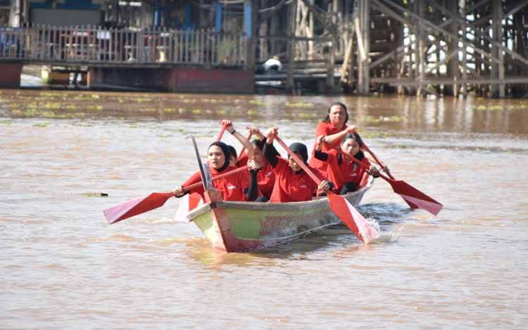 Galakan Olahraga Dayung Melalui Lomba Jukung Tradisional