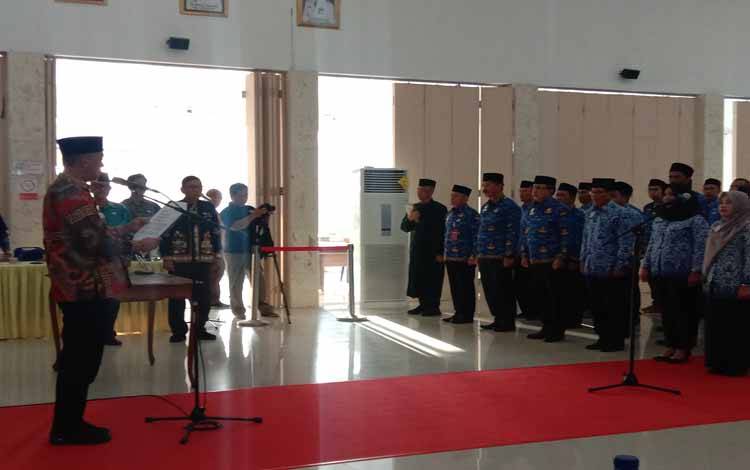Bupati Sukamara Harapkan Pelantikan 32 Pejabat Dapat Tingkatkan Kinerja
