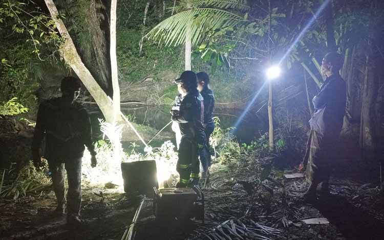 Lanjutkan Pencarian Orang Hilang, Relawan Siapkan Penerangan dan Dapur Darurat