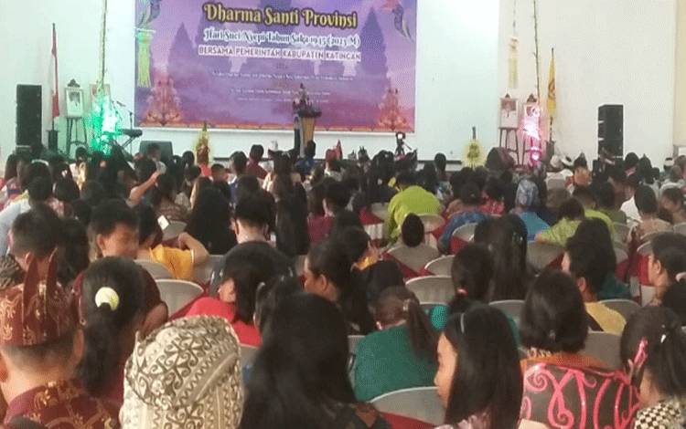 Umat Hindu Kaharingan Sesaki Gedung Salawah Kasongan Hadiri Dharma Santi Nyepi Provinsi Kalteng