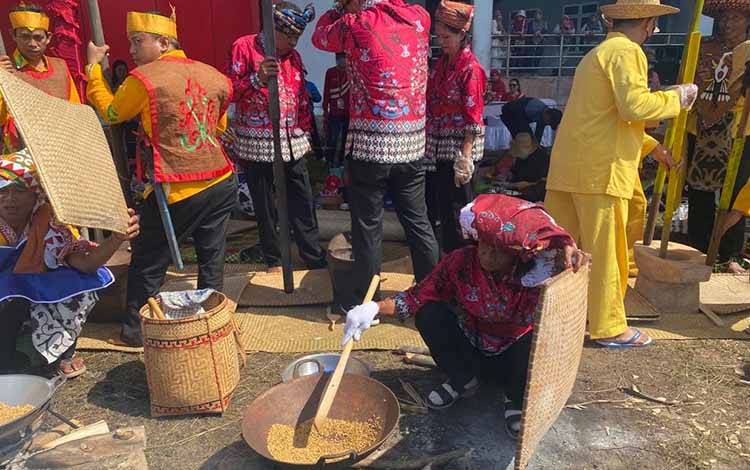 Lestarikan Tradisi Melalui Lomba Mangenta