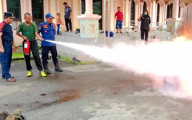 DPKP Beri Pelatihan Memadamkan Api pada Satpam