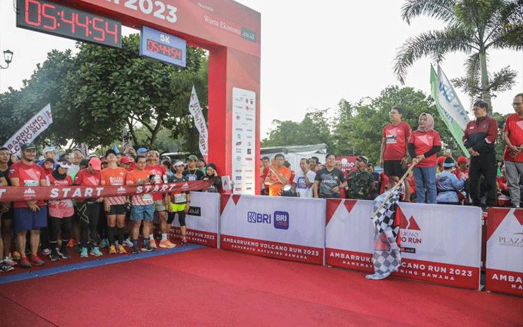 Ribuan Peserta Ikuti Lomba Lari Wisata "Ambarukmo Volcano Run" Merapi