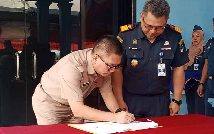 Pemkab Pulang Pisau Serahkan Tanah Hibah Pelabuhan Bahaur ke KSOP Kelas IV
