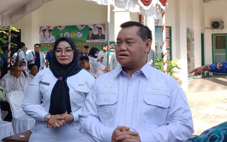 Bupati Kotawaringin Timur Halikinnor (Kanan). (FOTO: DEWIP)