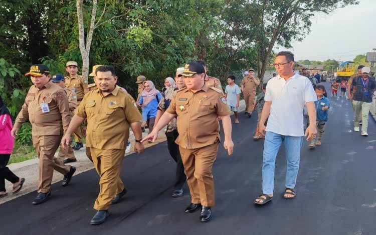 Bupati Kotim Ingatkan Warga Pelihara Jalan Diponegoro di Kota Besi