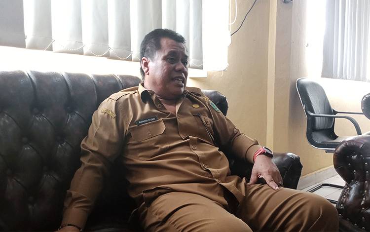 Plt Kepala Disdukcapil Pulang Pisau, Bakhzar Efendi ( FOTO : M PRADILA KANDI )