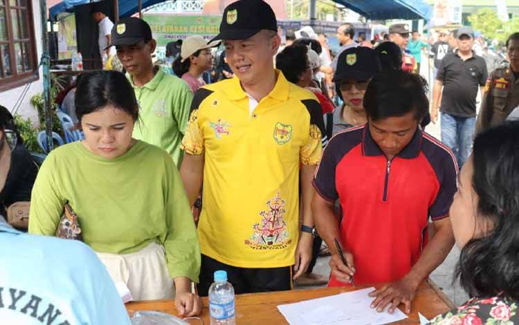 Bupati Gunung Mas Minta Masyarakat Manfaatkan Berbagai Pelayanan Saat Roadshow