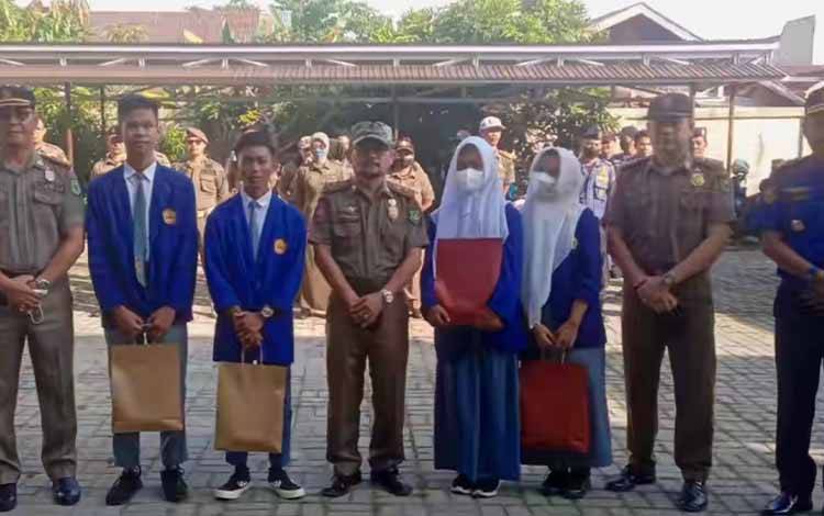 Siswa SMKN 1 Kapuas Selesai Magang di Satpol PP dan Damkar