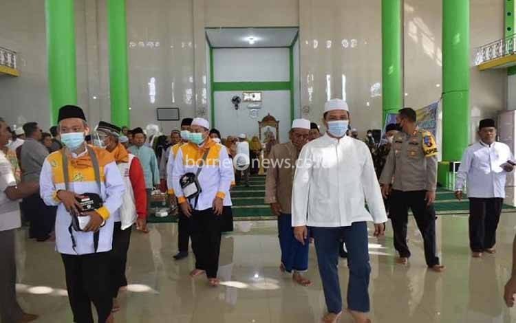 Bupati Lamandau Minta Calon Haji Saling Bantu saat di Tanah Suci