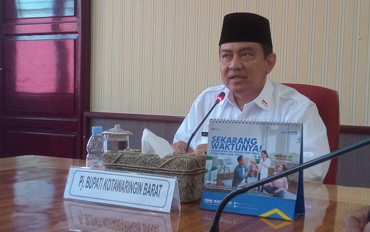 Pj. Bupati Kobar Persilakan Warga Gunakan Mobil Dinas Alphard untuk Pengantaran Pengantin