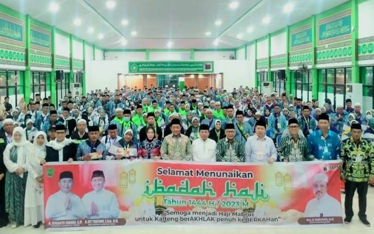Wiyatno Turut Melepas Jamaah Haji Kalteng Kloter 3, Ini Harapannya