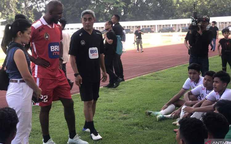 Eric Abidal Bakar Semangat Pemain U16 untuk Bisa Bermain di Eropa