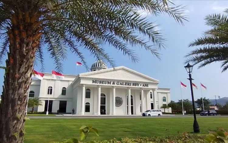 Anies Baswedan Temui SBY di Museum SBY-ANI Pacitan