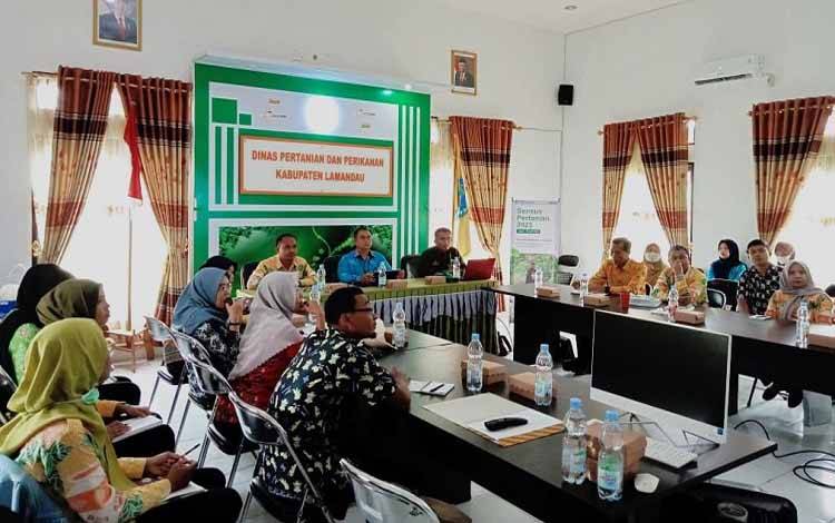 BPS Kabupaten Lamandau tengah berkoordinasi dengan Dinas Pertanian dan Perikanan. (FOTO : HENDI NURFALAH)