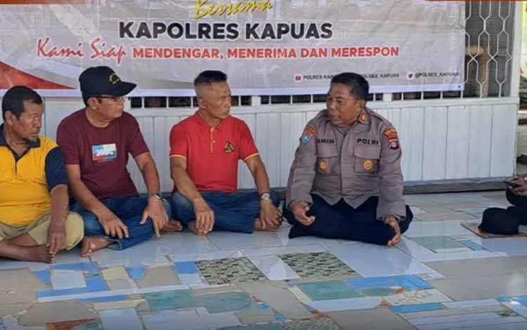 Satbinmas Polres Kapuas Jalankan Program Wadai Apam Dengar Aspirasi Warga di Jalan Agathis