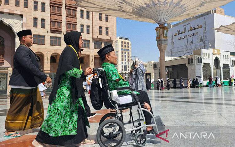 Pelukis Mulut Kaki Itu Penuhi Panggilan Berhaji