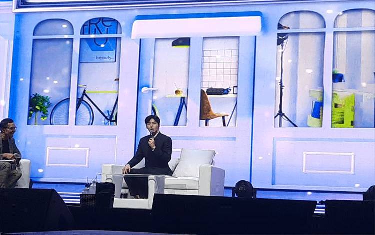 Tampil Perdana di Indonesia, Kim Seon-ho Bawakan Lagu Paul Kim