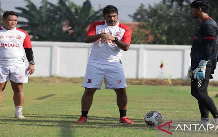 Madura United Rekrut Pelatih Kiper Baru