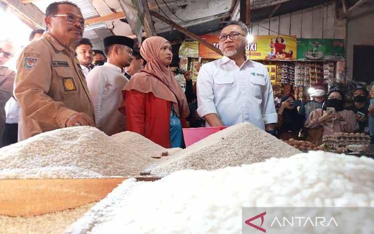 Menteri Perdagangan Sidak Harga Smbako di Palangka Raya