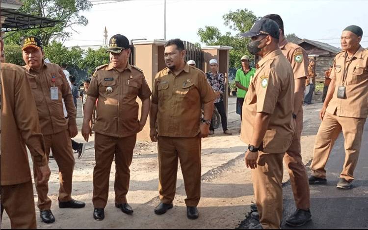 Pemkab Kotim Terus Berupaya Lakukan Peningkatan Jalan Hingga ke Desa