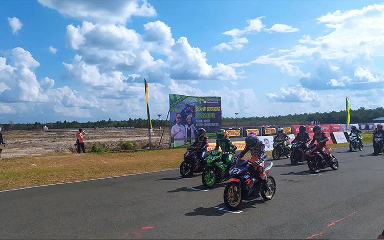 Pembalap Kejurnas Oneprix Mengaspal di Sirkuit Sabaru Palangka Raya