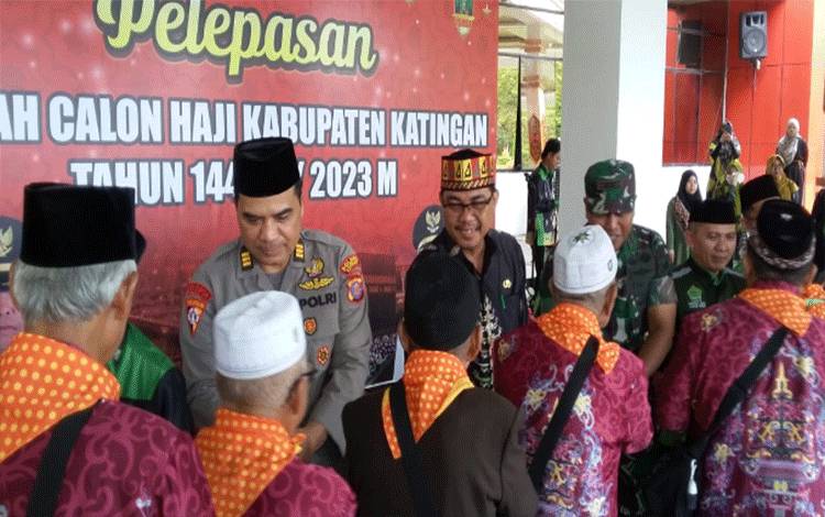 Wakil Bupati Lepas 40 Jemaah Calon Haji Katingan ke Tanah Suci Mekkah