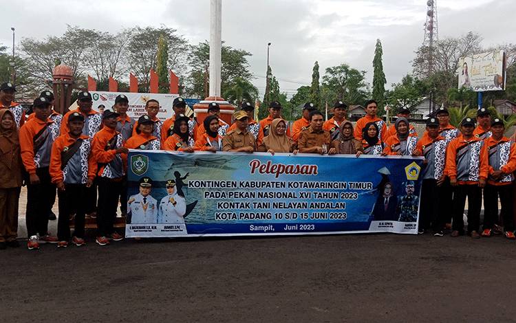 Wabup Kotim Lepas Kontingen Pekan Nasional XVI Kontak Tani Nelayan Andalan ke Kota Padang