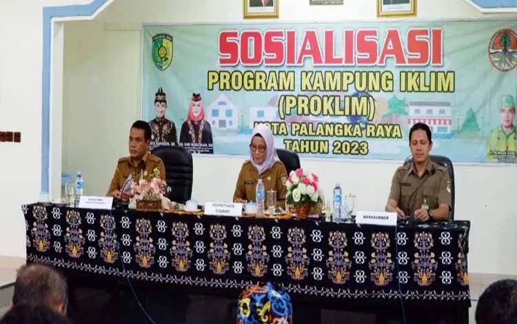 Sekda Palangka Raya Minta Camat dan Lurah Berinovasi Hadapi Perubahan Iklim