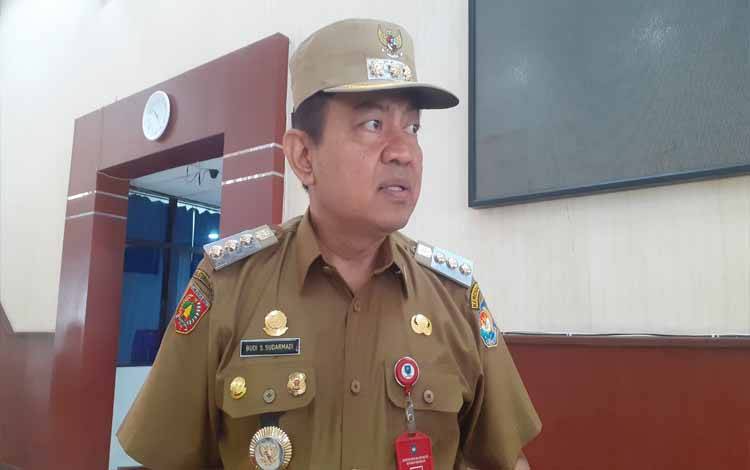 Pj Bupati Kobar Adakan Rapat untuk Tinjau Sampah di Pelabuhan