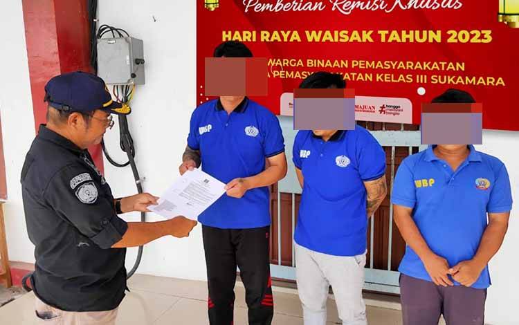 Lapas Sukamara Berikan Resmisi Waisak kepada Tiga WBP?