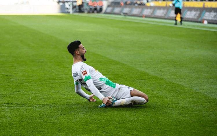 Dortmund Resmi Datangkan Ramy Bensebaini dari Monchengladbach