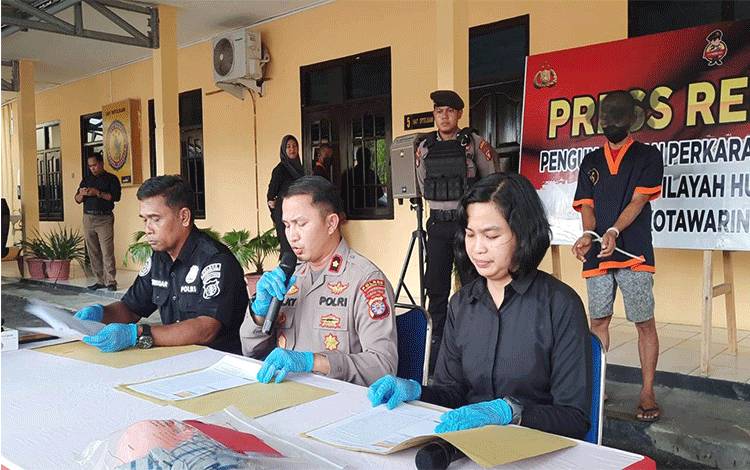 VIDEO: Polres Kobar Jumpa Pers Kasus Pria Cabuli Anak Tetangga