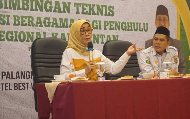 Ketua Komisi III DPRD Provinsi Kalimantan Tengah Hj Siti Nafsiah saat menghadiri acara Bimtek moderasi beragama (Foto : Dokumen Pribadi)
