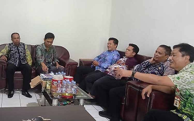 Diskominfosantik Barito Timur Terima Kunjungan Kaji Banding dari HSU