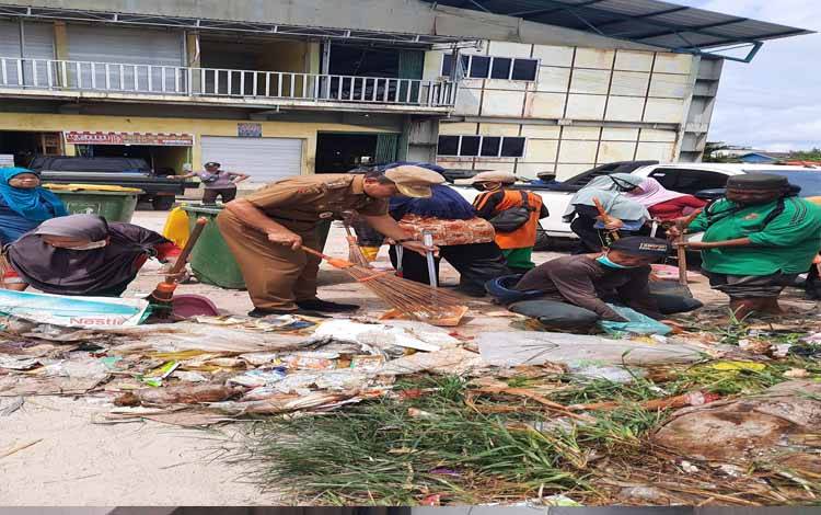 Tangani Sampah di Pasar Indrasari Pangkalan Bun Perlu Disiapkan Kontainer Sampah