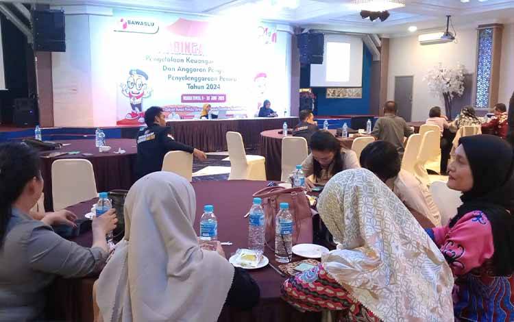 Bimtek pengelolaan keuangan pada program dan anggaran pengawasan penyelenggaraan pemilu 2024 di Hotel Armani, Jumat, 9 Juni 2023. (FOTO: DHANI)