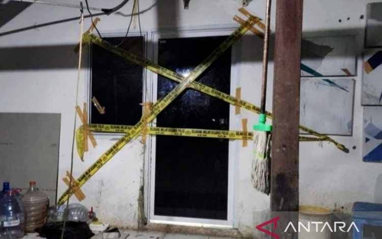 Suasana salah satu ruangan dipasangi garis polisi usai polisi menemukan brankas diduga berisi narkoba di kampus UNM Parangtambung, Kecamatan Tamalate, Makassar, Sulawesi Selatan, Sabtu (10/6/2023). ANTARA/HO/Dokumentasi Polisi.