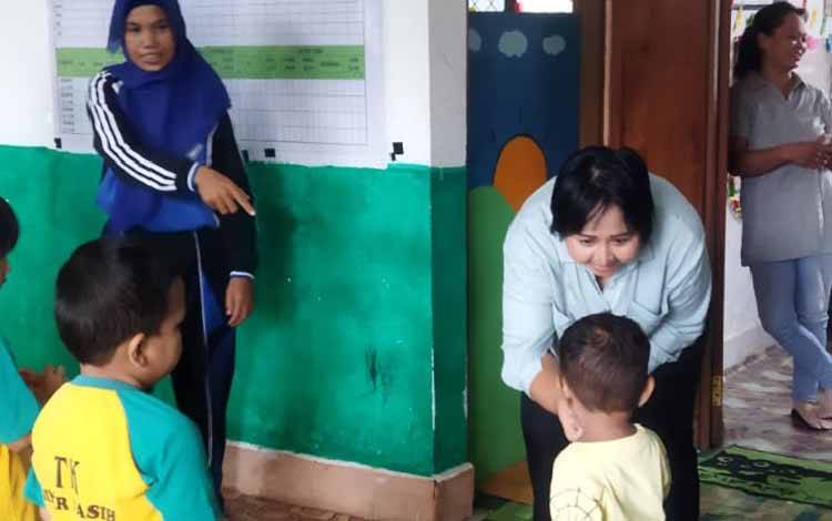 Ketua Komisi III DPRD Gunung Mas Apresiasi Kader Posyandu Sinar Kasih karena Ini