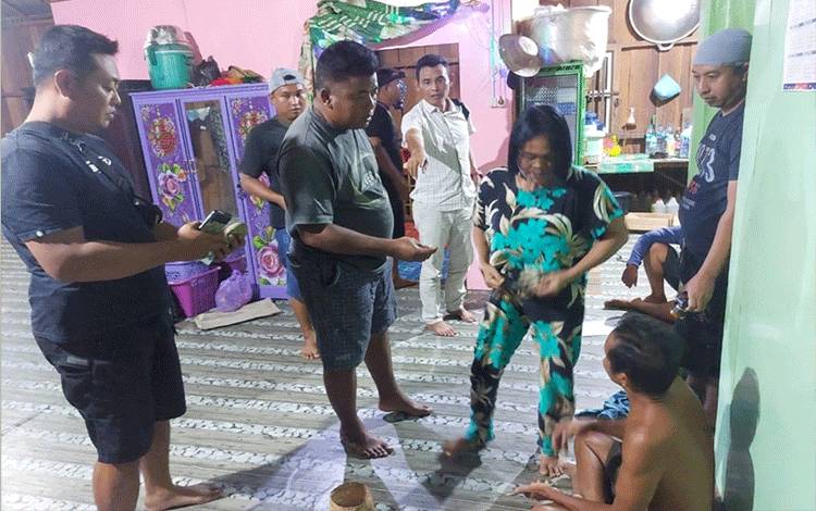 Jual Sabu, Ibu Rumah Tangga Diciduk Polisi di Kotim