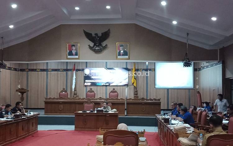 Rapat kerja Bapemperda membahas raperda penanggulangan kebakaran dan penyelamatan, Senin, 12 Juni 2023. (FOTO: DEWIP)?