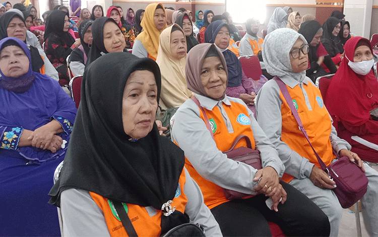 Bupati Kotim Minta Camat Perhatikan Posyandu Lansia