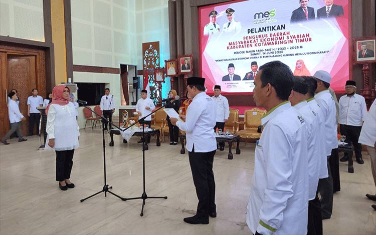 Pelantikan Pengurus Daerah Masyarakat Ekonomi Syariah (MES) Kabupaten Kotawaringin Timur di Aula Rumah Jabatan Bupati Kotawaringin Timur, Rabu, 14 Juni 2023 (Istimewa)