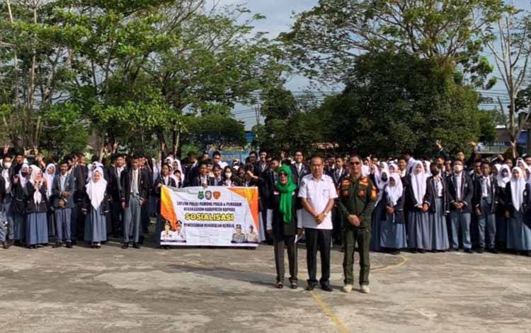 Satpol PP dan Damkar Kapuas Gandeng DKD Sosialisasi Cegah Kenakalan Remaja ke SMAN 2