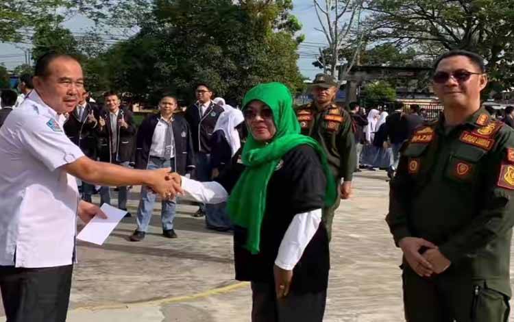 Kepala SMAN 2 Kapuas Apresiasi Satpol PP Sosialisasikan Pencegahan Kenakalan Remaja ke Pelajar