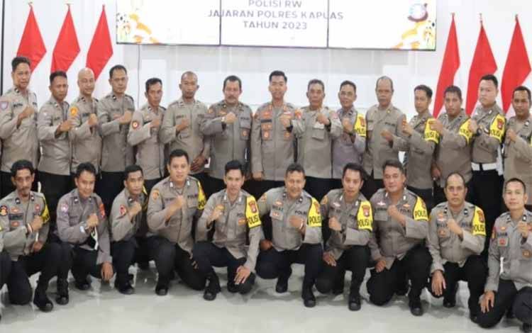 Kapolres Kapuas Pimpin Pengukuhan dan Pelatihan Polisi RW