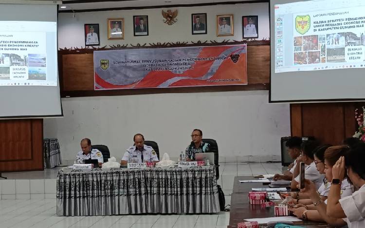 Asisten I Setda Gunung Mas Buka Seminar Awal Kajian Pengembangan UMKM Berbasis Ekonomi Kreatif