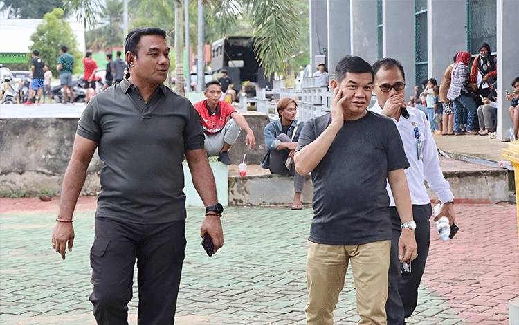 Bupati dan Kapolres Barito Timur Saksikan Pertandingan Voli Hari Bhayangkara ke-77