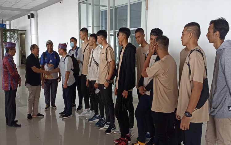 Tim Voli Surabaya Samator Tiba di Bandara Tjilik Riwut
